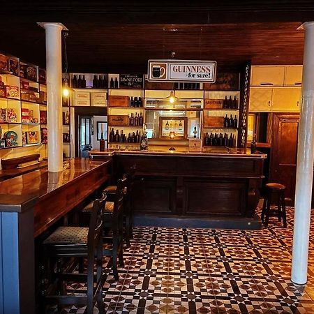 Вилла Tw O Connell Old World Irish Pub Кэрсивин Экстерьер фото