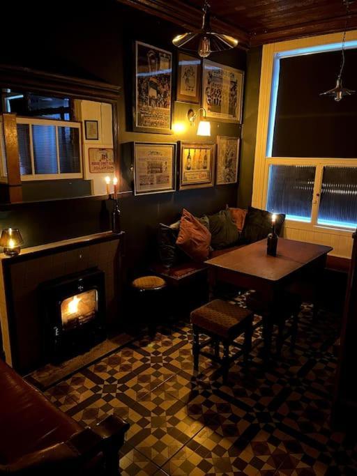 Вилла Tw O Connell Old World Irish Pub Кэрсивин Экстерьер фото